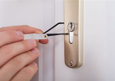 Apertura de puertas en Poble-sec